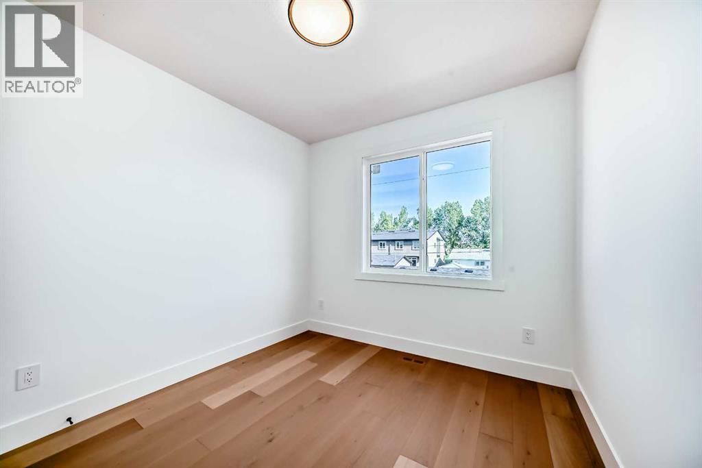 Single Family House for Sale in   Avenue SW North Glenmore Park Calgary 