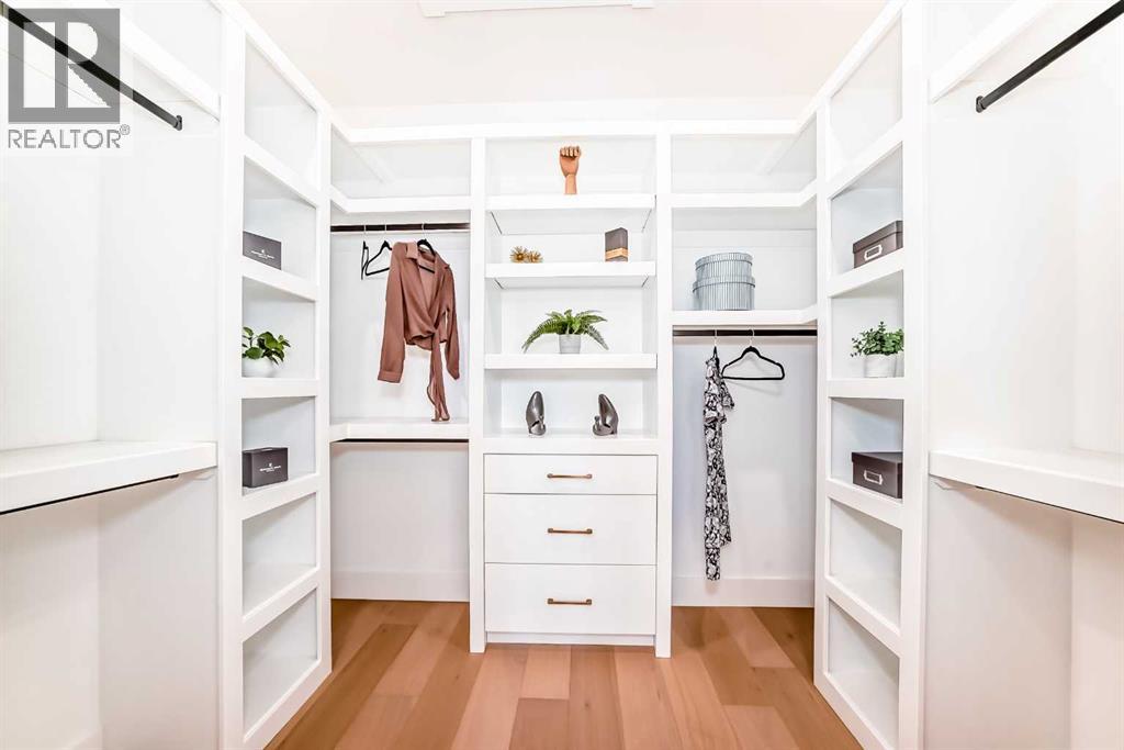 Single Family House for Sale in   Avenue SW North Glenmore Park Calgary 