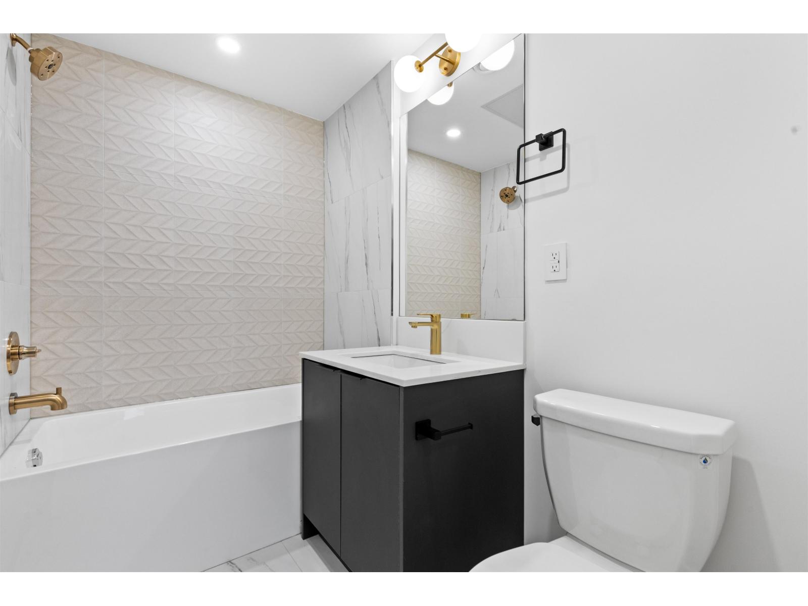 201 15353 17 AVENUE, Surrey