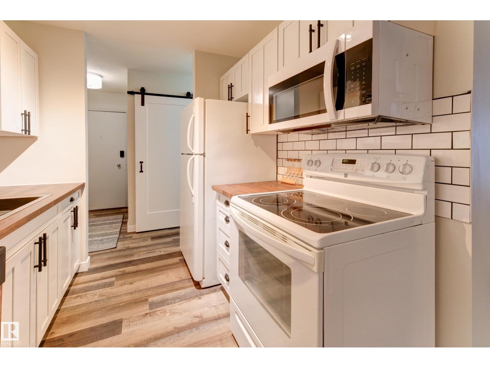 #404 10420 93 ST NW, Edmonton