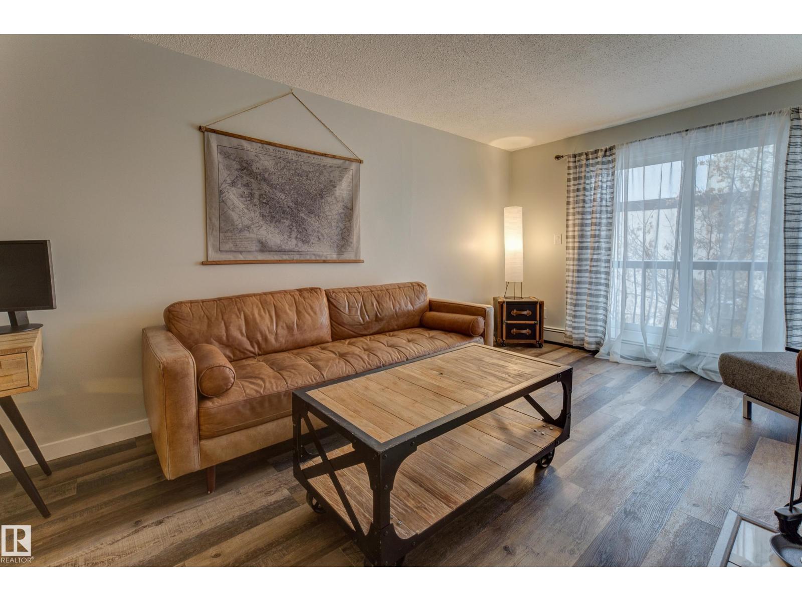 #404 10420 93 ST NW, Edmonton