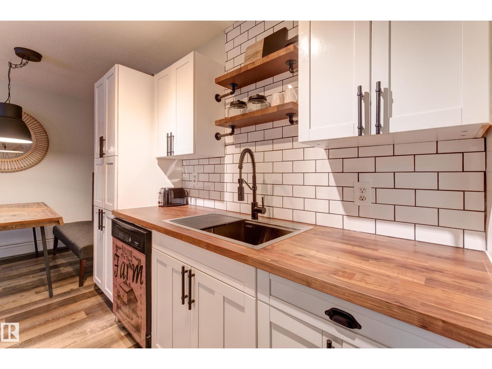 #404 10420 93 ST NW, Edmonton