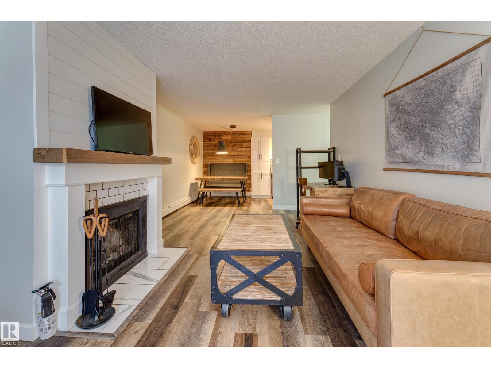 #404 10420 93 ST NW, Edmonton