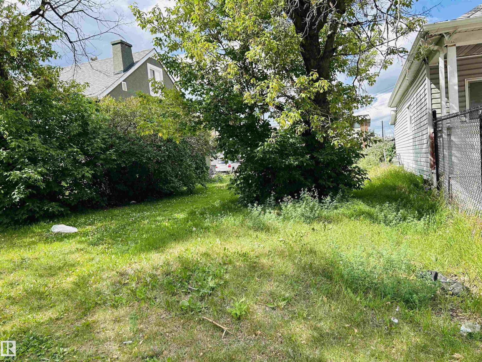 11022 106 AV NW, Edmonton