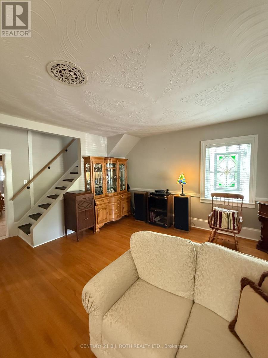 46 KING STREET N - 13