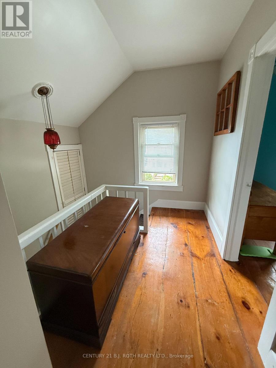 46 KING STREET N - 19