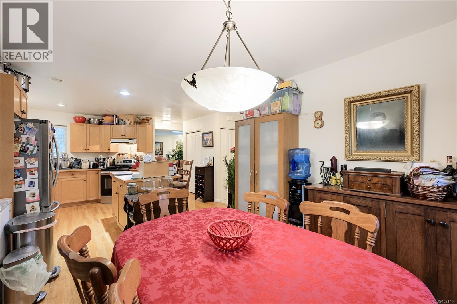 1975 Highland Rd, View Royal