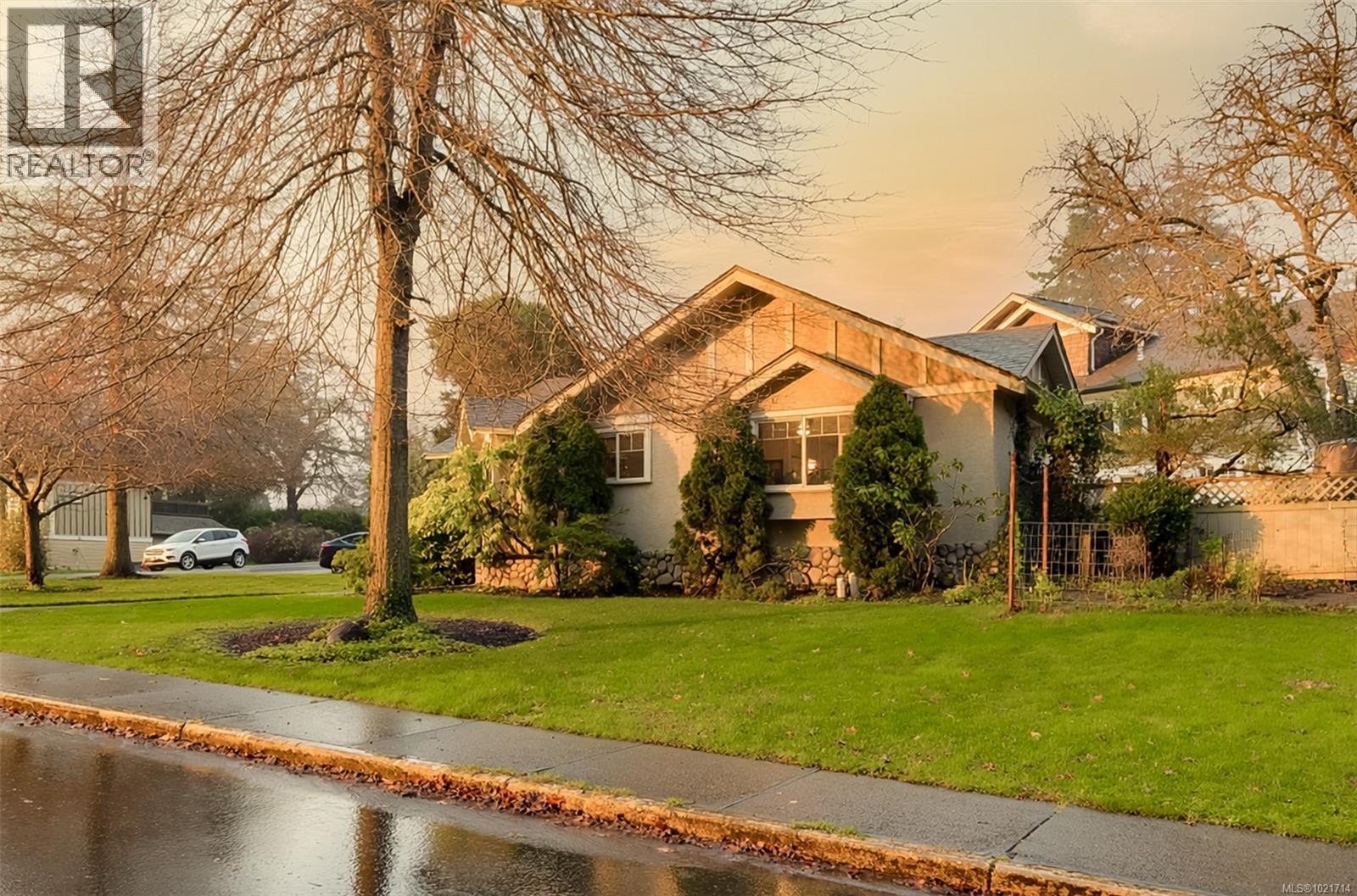 1975 Highland Rd, View Royal