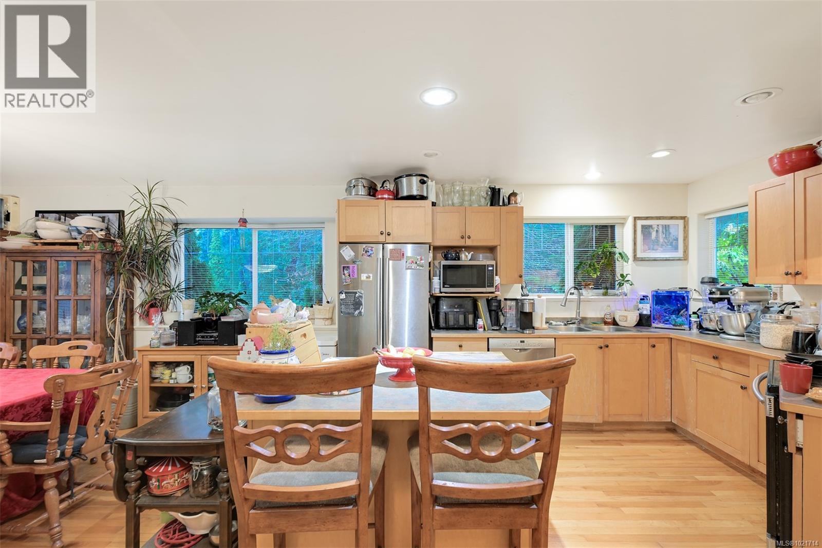 1975 Highland Rd, View Royal