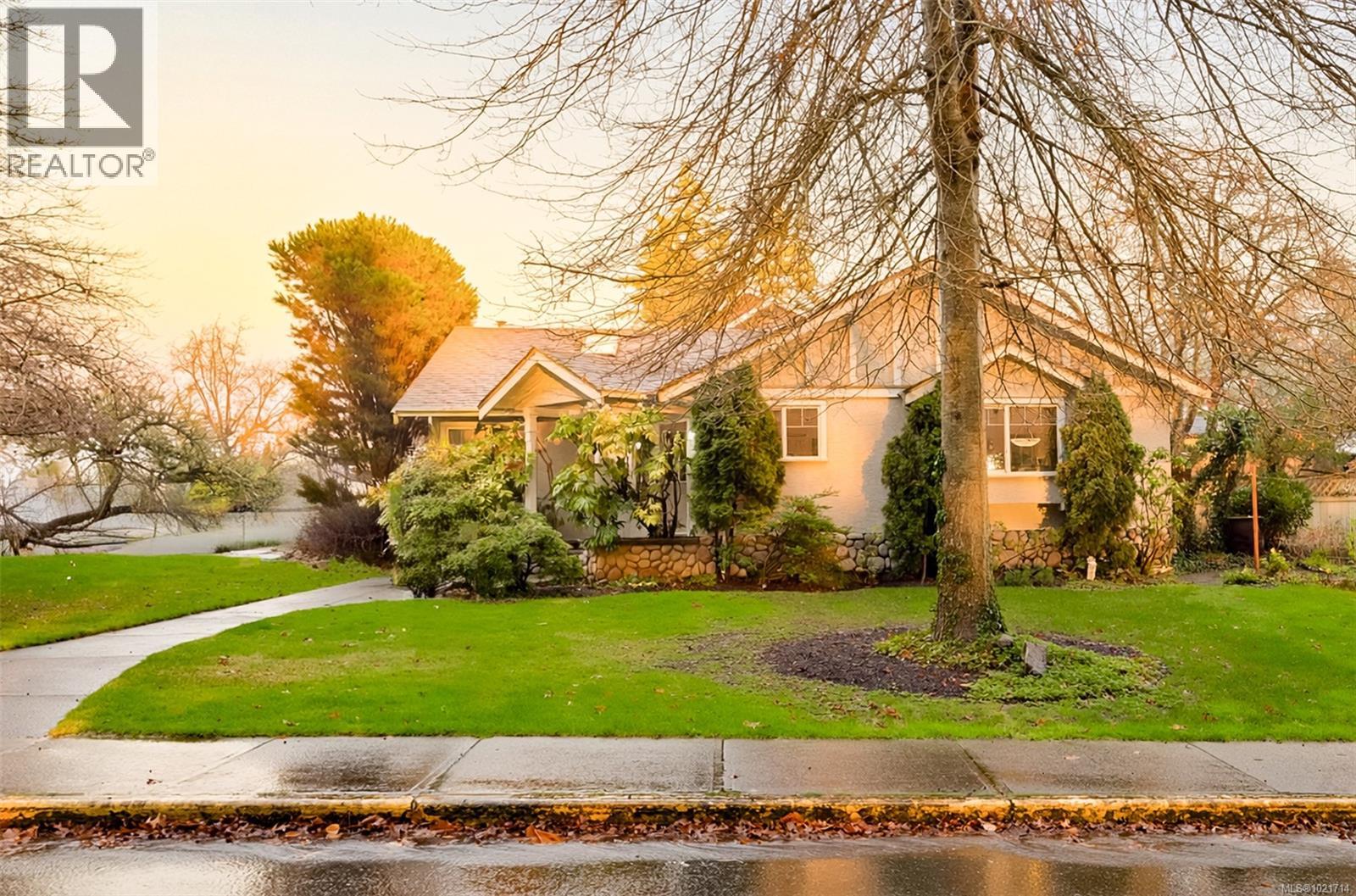 1975 Highland Rd, View Royal