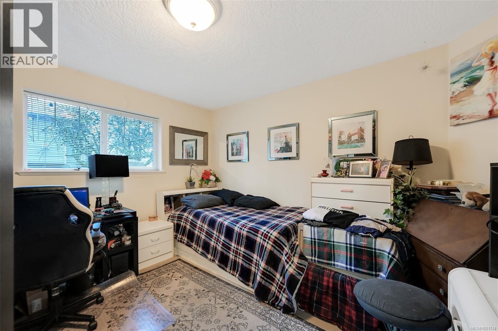 1975 Highland Rd, View Royal