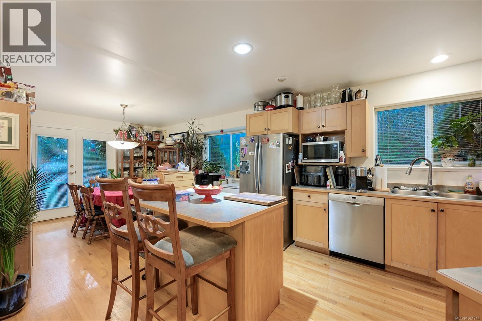 1975 Highland Rd, View Royal