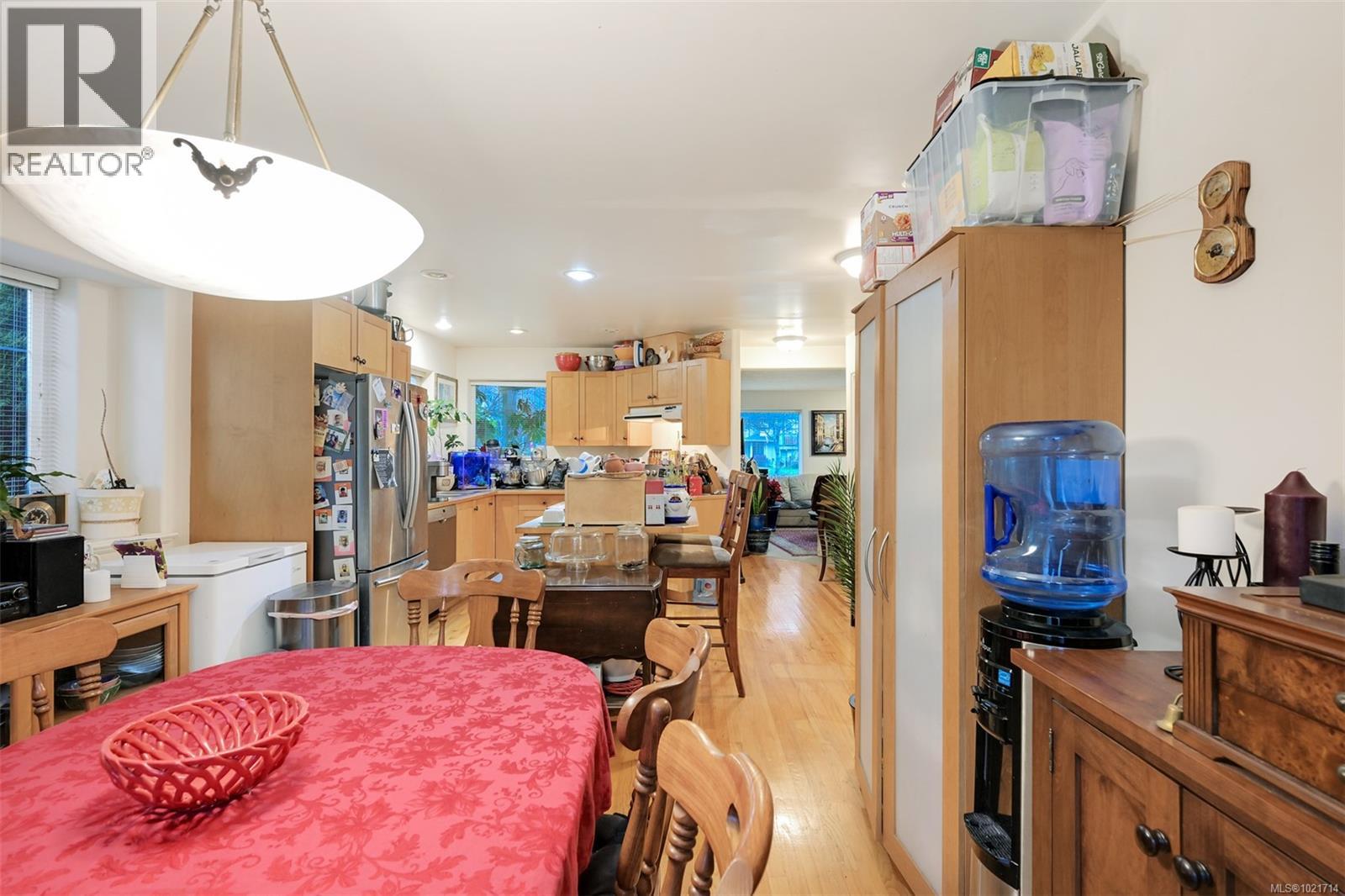 1975 Highland Rd, View Royal