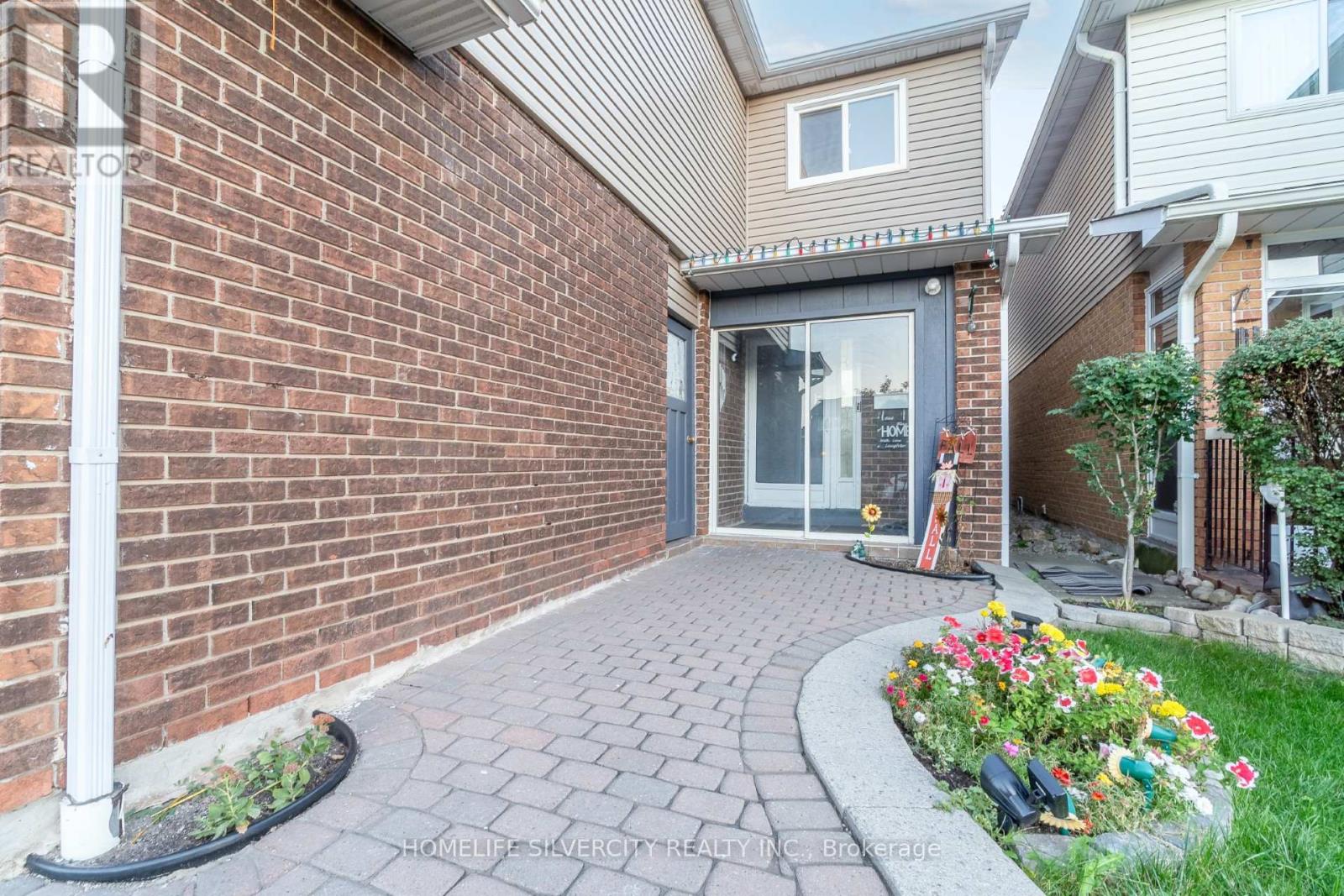 Single Family House for Sale in  LINDRIDGE AVENUE Brampton (Westgate) 