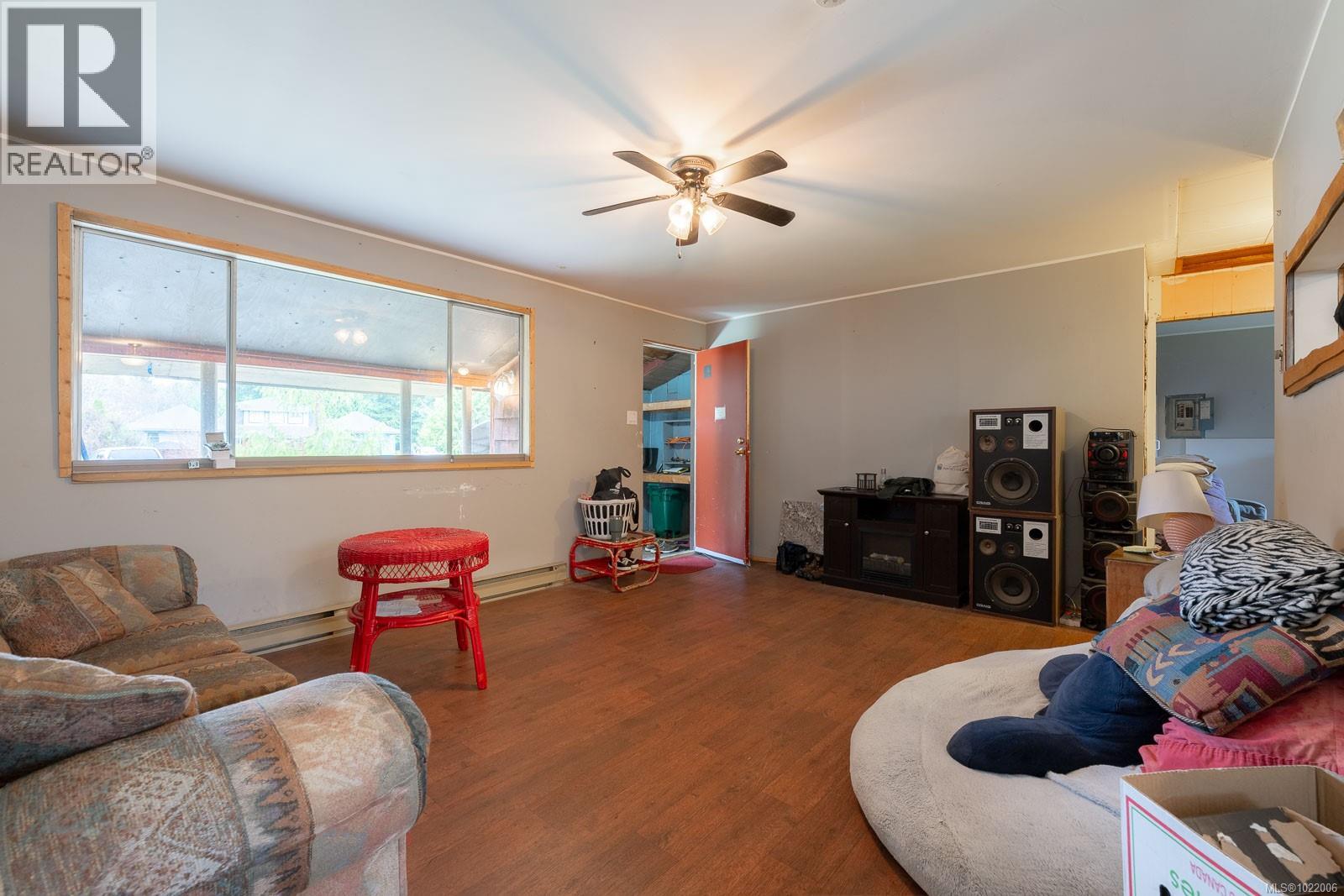 230 Clutus Rd, Bamfield