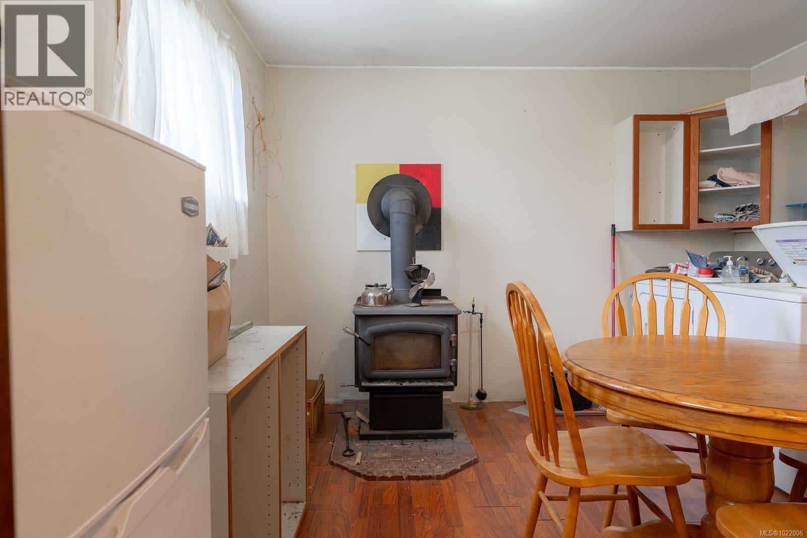 230 Clutus Rd, Bamfield