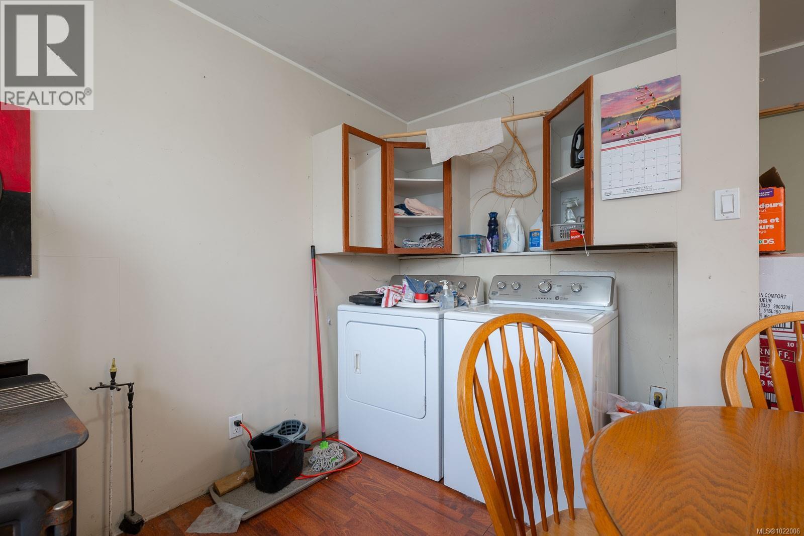 230 Clutus Rd, Bamfield