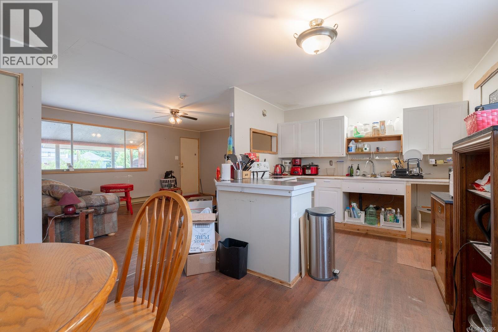 230 Clutus Rd, Bamfield