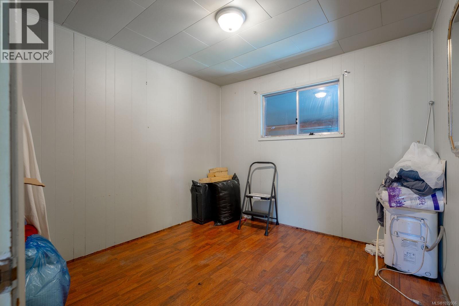 230 Clutus Rd, Bamfield