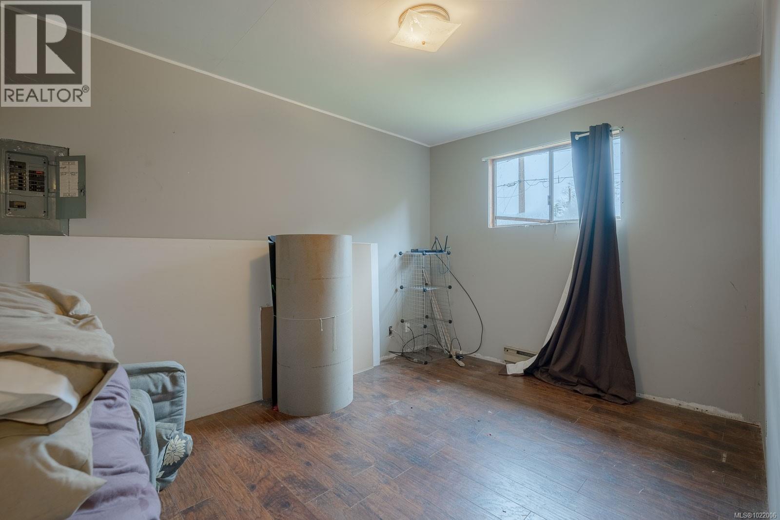 230 Clutus Rd, Bamfield