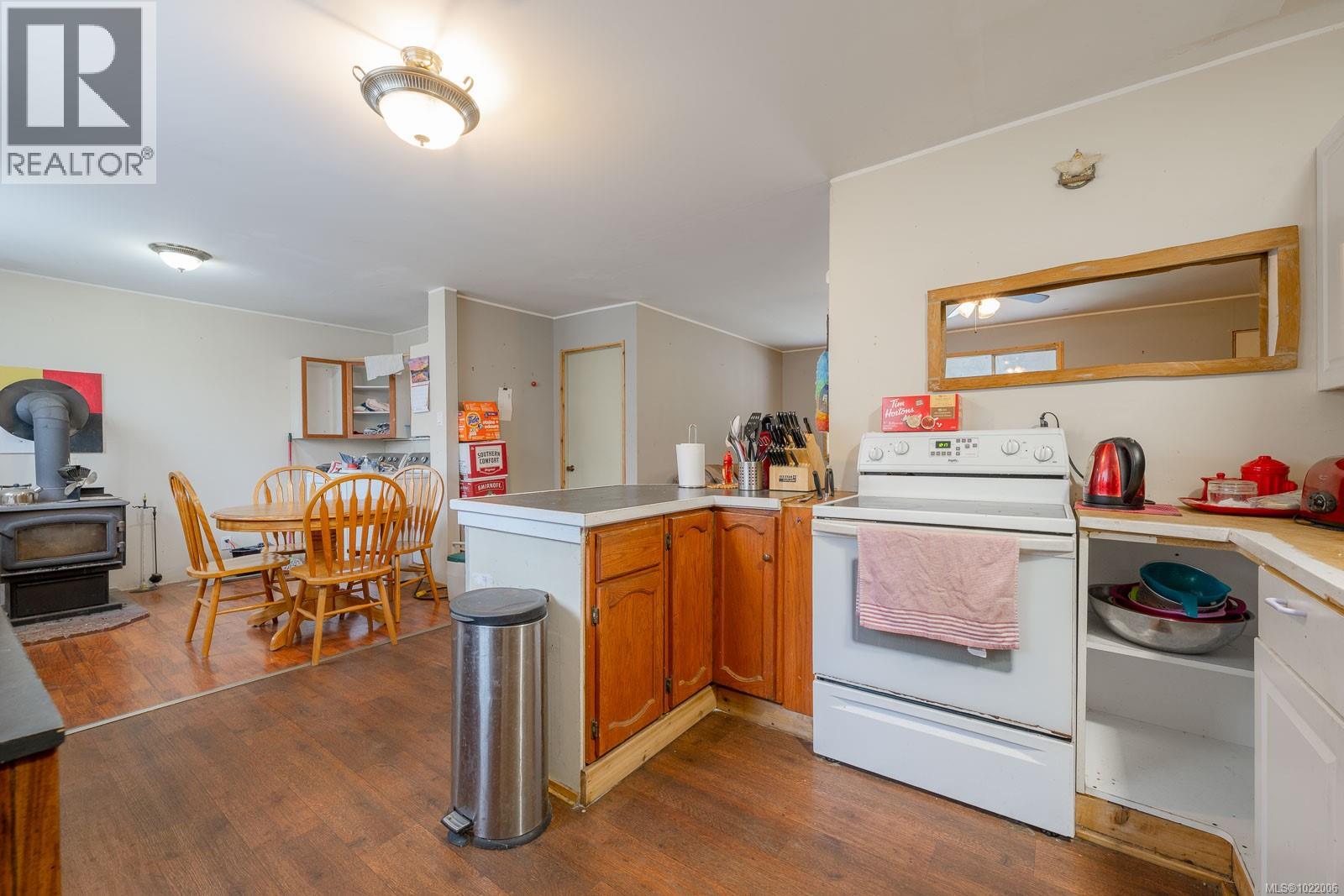 230 Clutus Rd, Bamfield