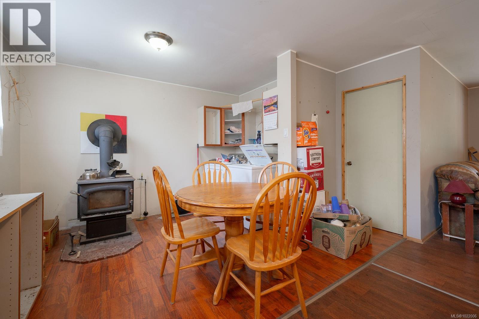 230 Clutus Rd, Bamfield