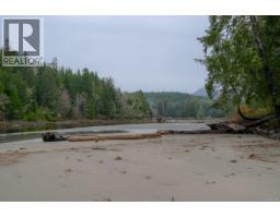 230 Clutus Rd, Bamfield, BC V0R1B0 Photo 11