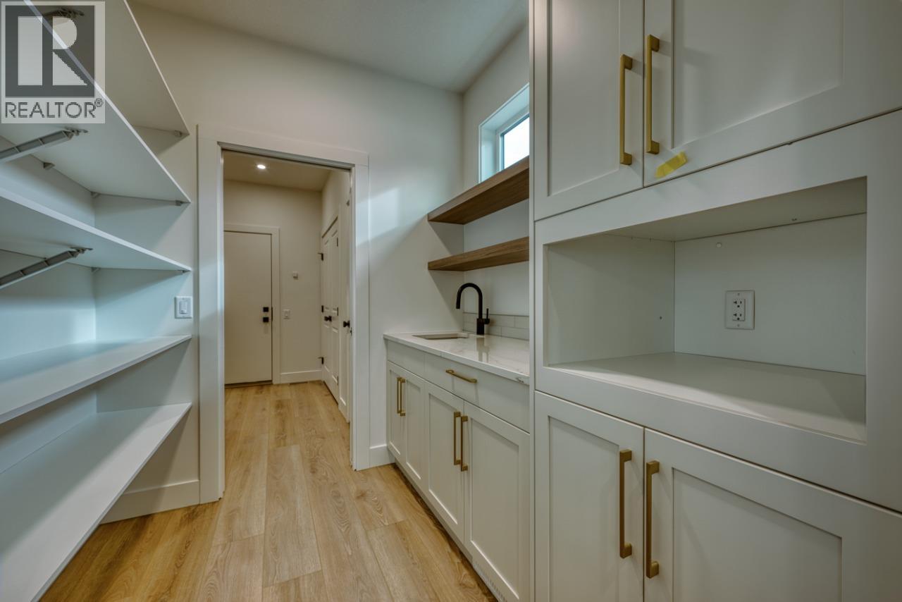  937 Bull Crescent, Kelowna