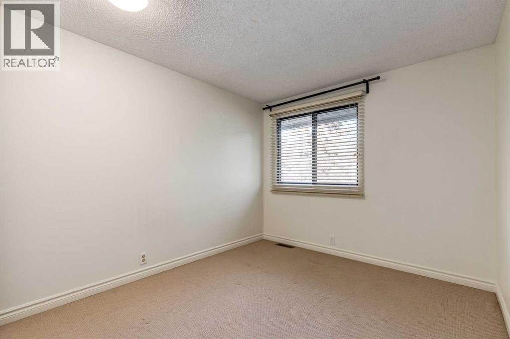 Single Family House 5 Level for Sale in  Point Drive NW Point McKay Calgary 