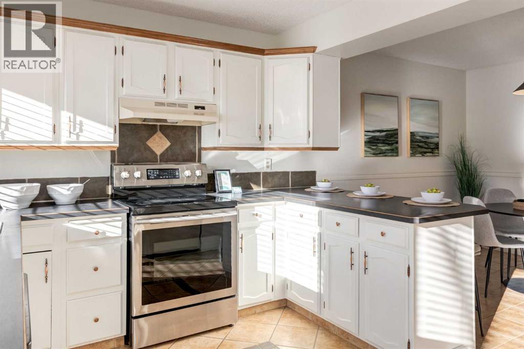 Single Family House 5 Level for Sale in  Point Drive NW Point McKay Calgary 