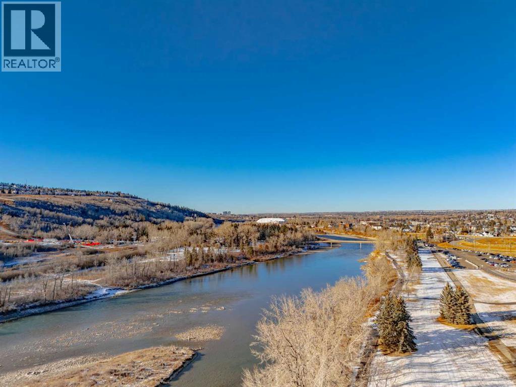 Single Family House 5 Level for Sale in  Point Drive NW Point McKay Calgary 