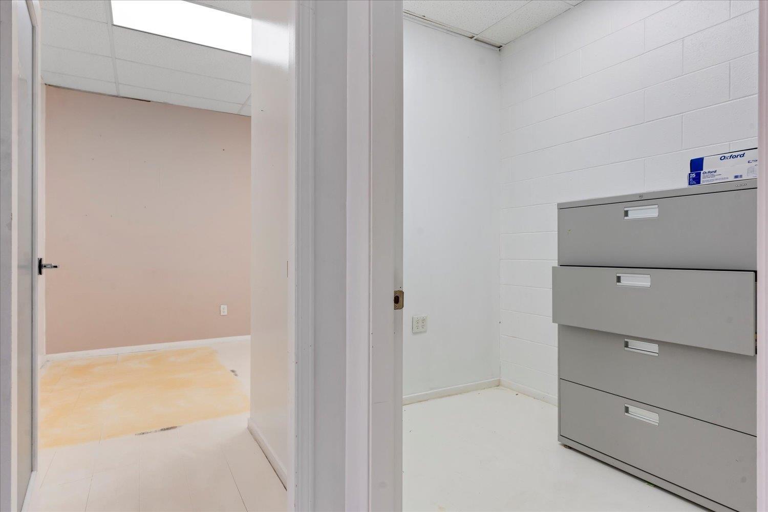 Office in Chilliwack - Image 11