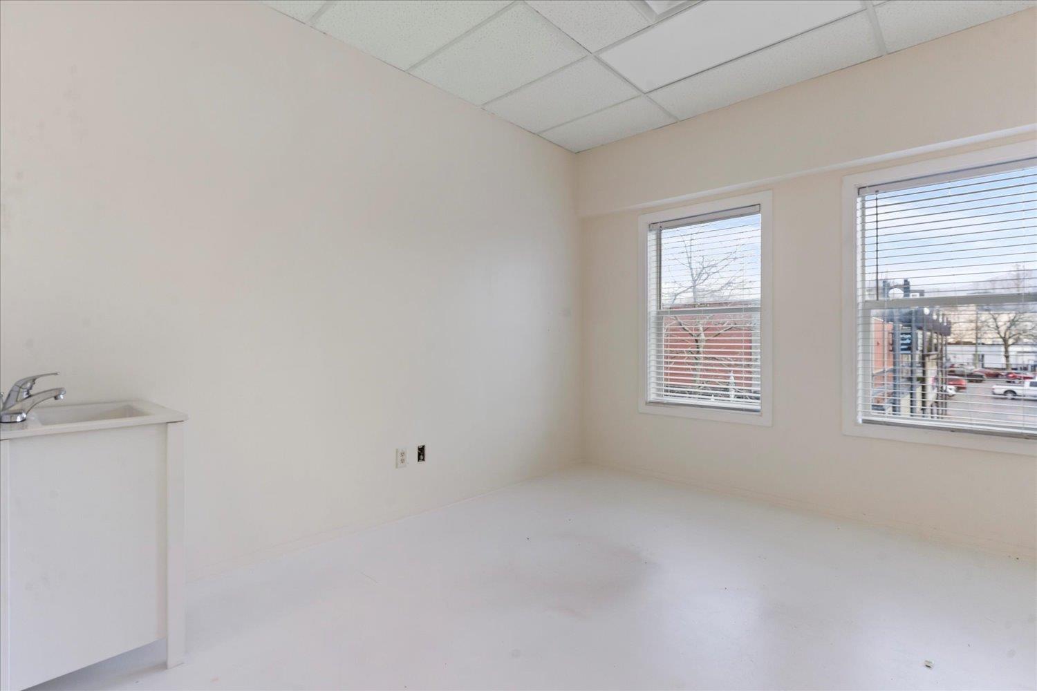 Office in Chilliwack - Image 13