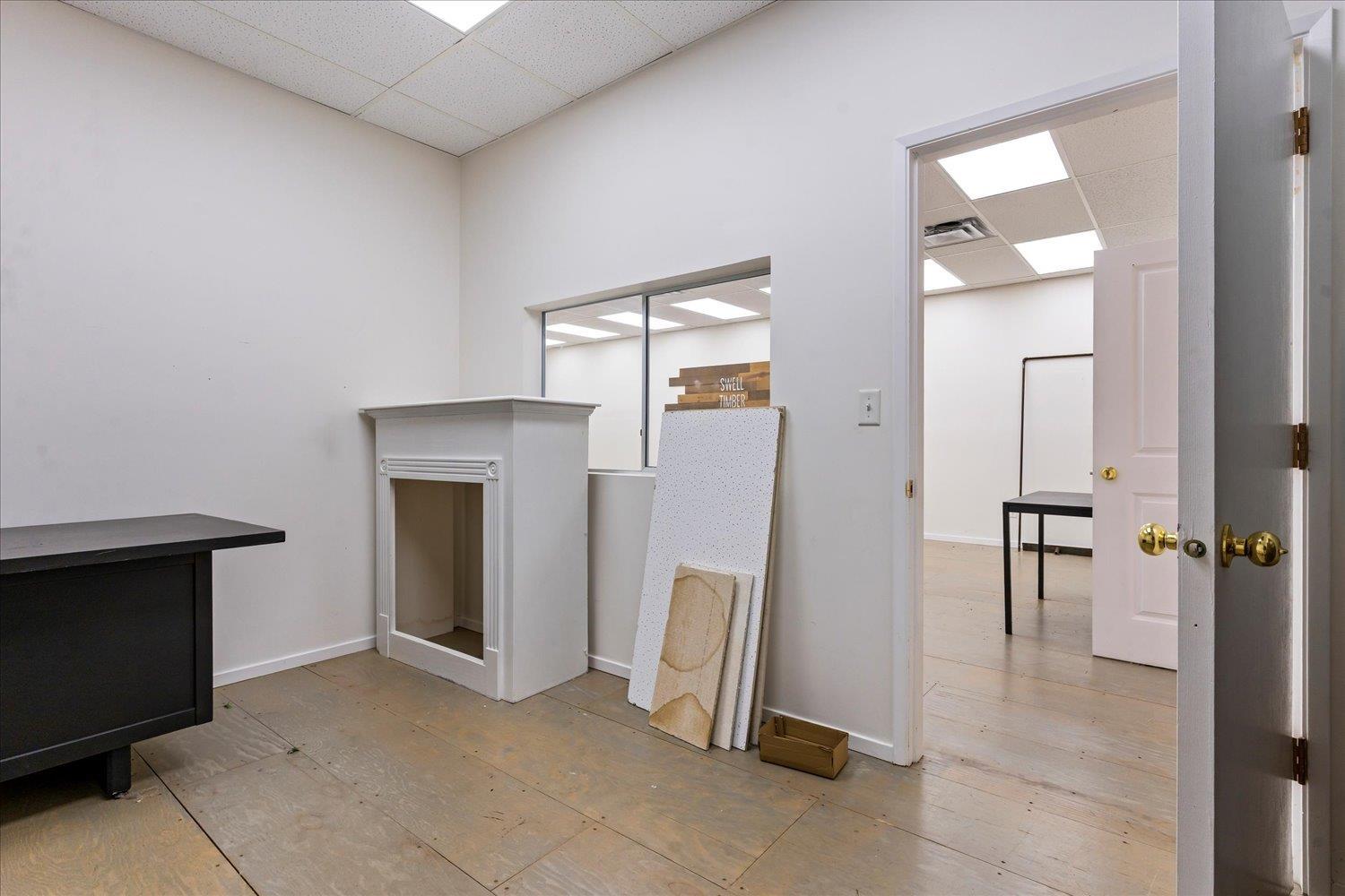 Office in Chilliwack - Image 20