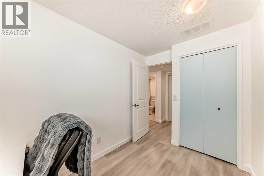 Single Family House Bi-level for Sale in    Avenue NW West Hillhurst Calgary 