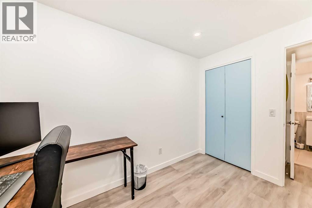 Single Family House Bi-level for Sale in    Avenue NW West Hillhurst Calgary 