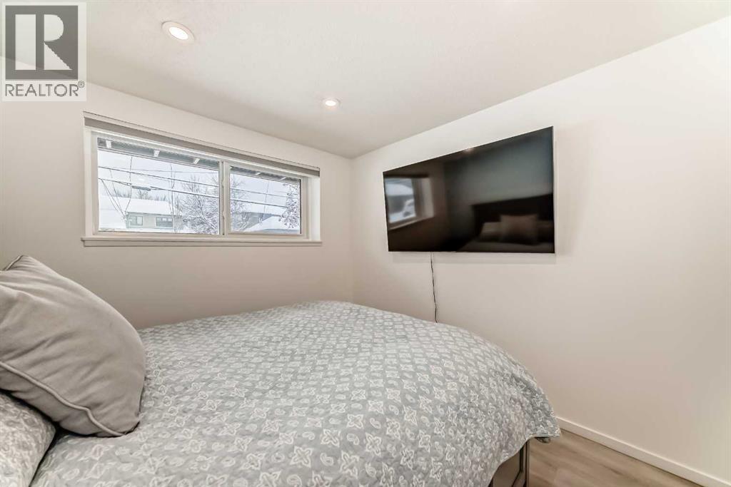 Single Family House Bi-level for Sale in    Avenue NW West Hillhurst Calgary 