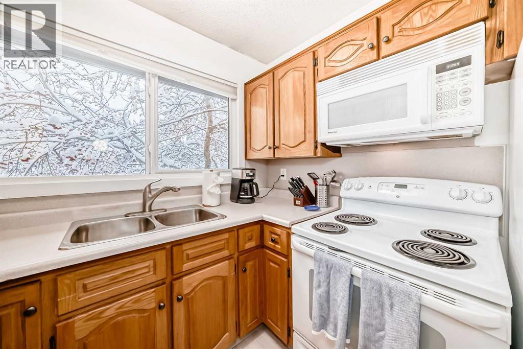 Single Family House Bi-level for Sale in    Avenue NW West Hillhurst Calgary 