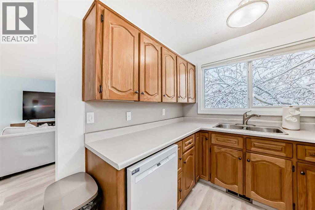 Single Family House Bi-level for Sale in    Avenue NW West Hillhurst Calgary 