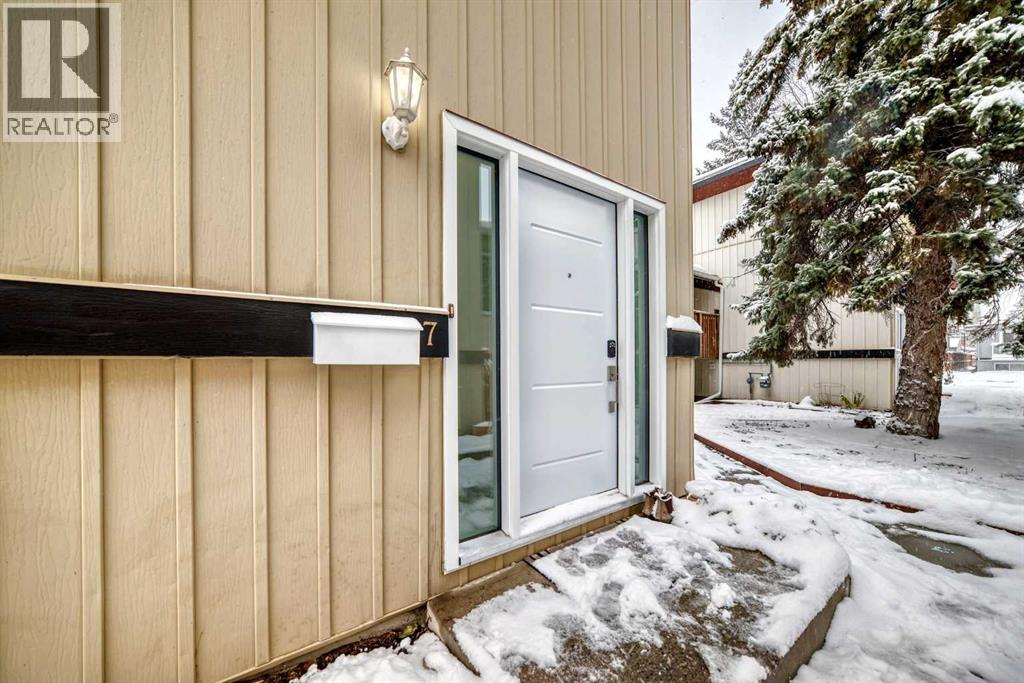 Single Family House Bi-level for Sale in    Avenue NW West Hillhurst Calgary 