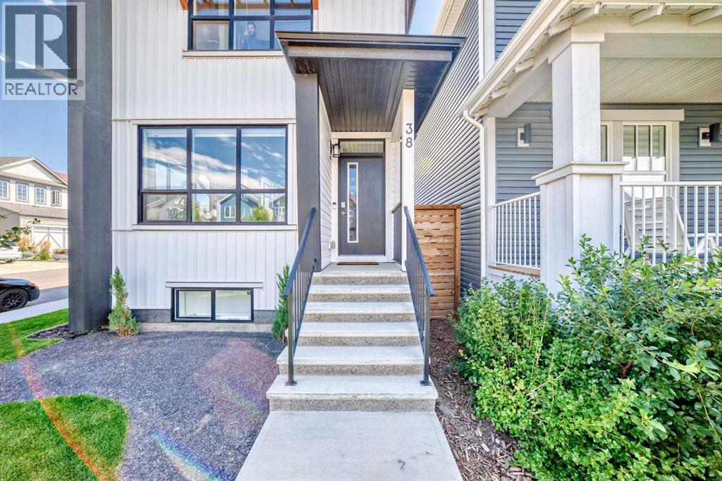 Single Family House 4 Level for Sale in  Lavender Road SE Rangeview Calgary 