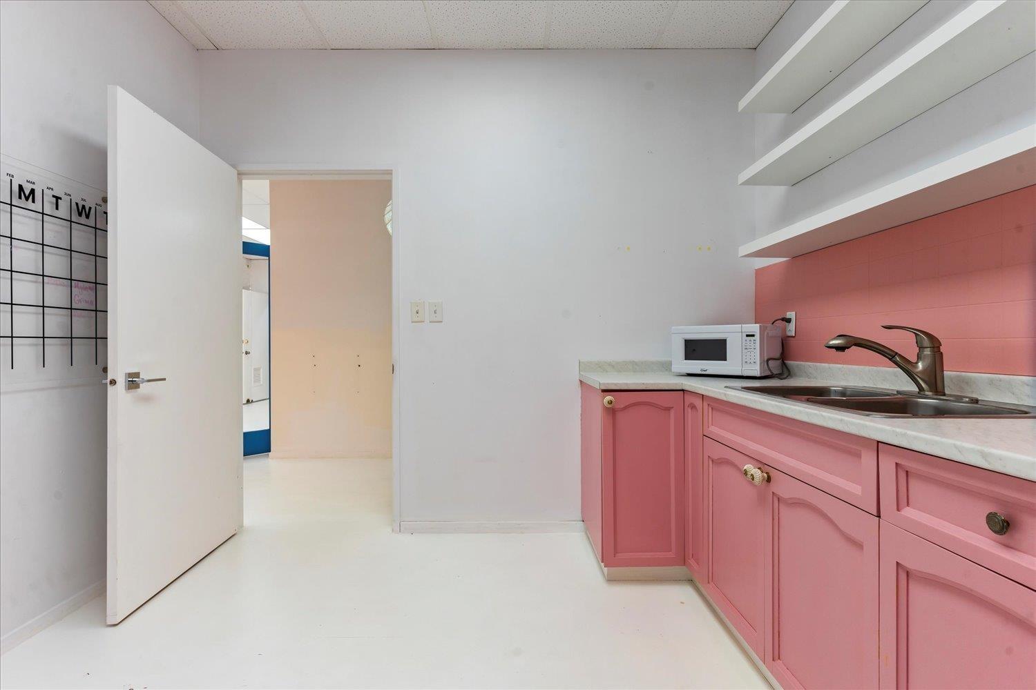 Office in Chilliwack - Image 17