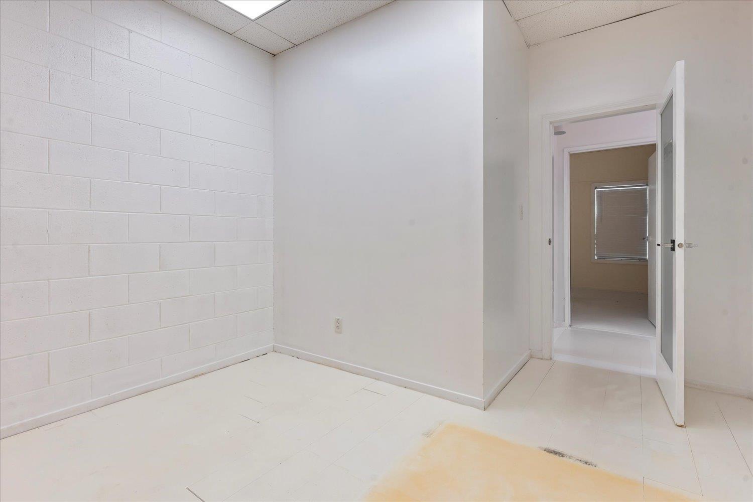 Office in Chilliwack - Image 12