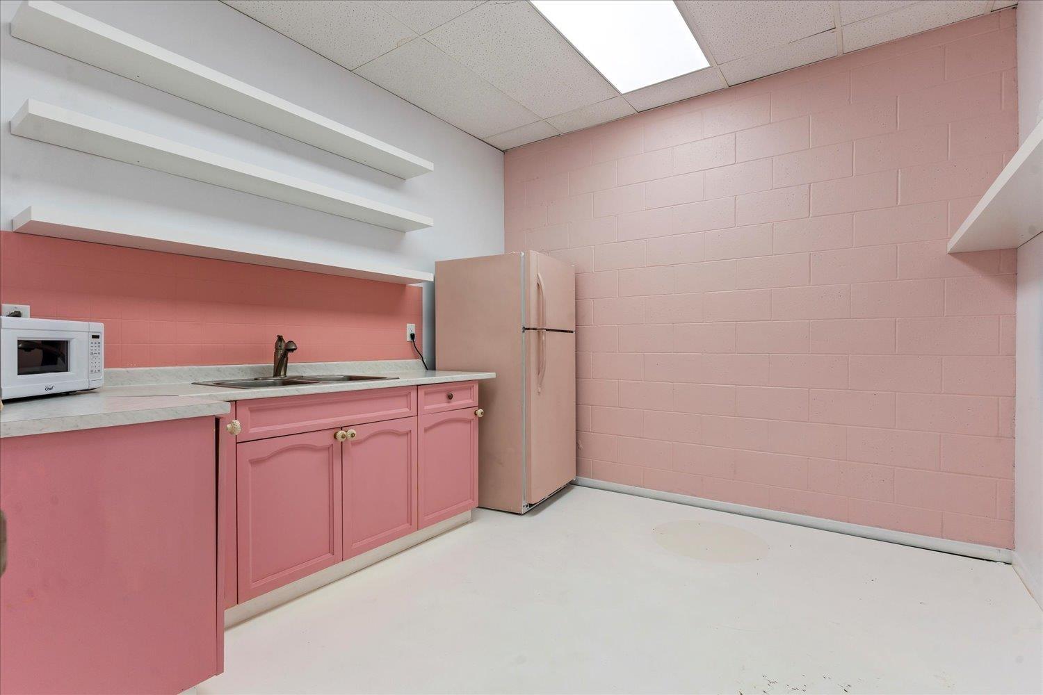Office in Chilliwack - Image 16