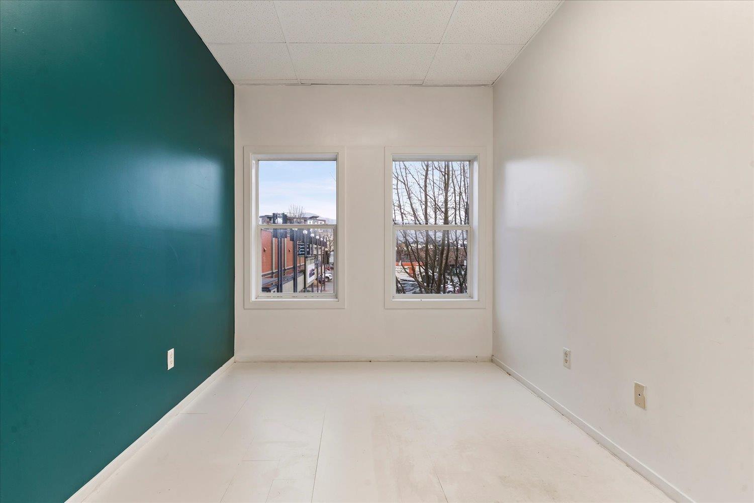 Office in Chilliwack - Image 9