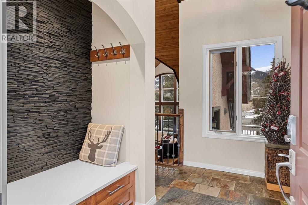 12 Antelope Lane - Photo 4 of 50, Banff, Alberta