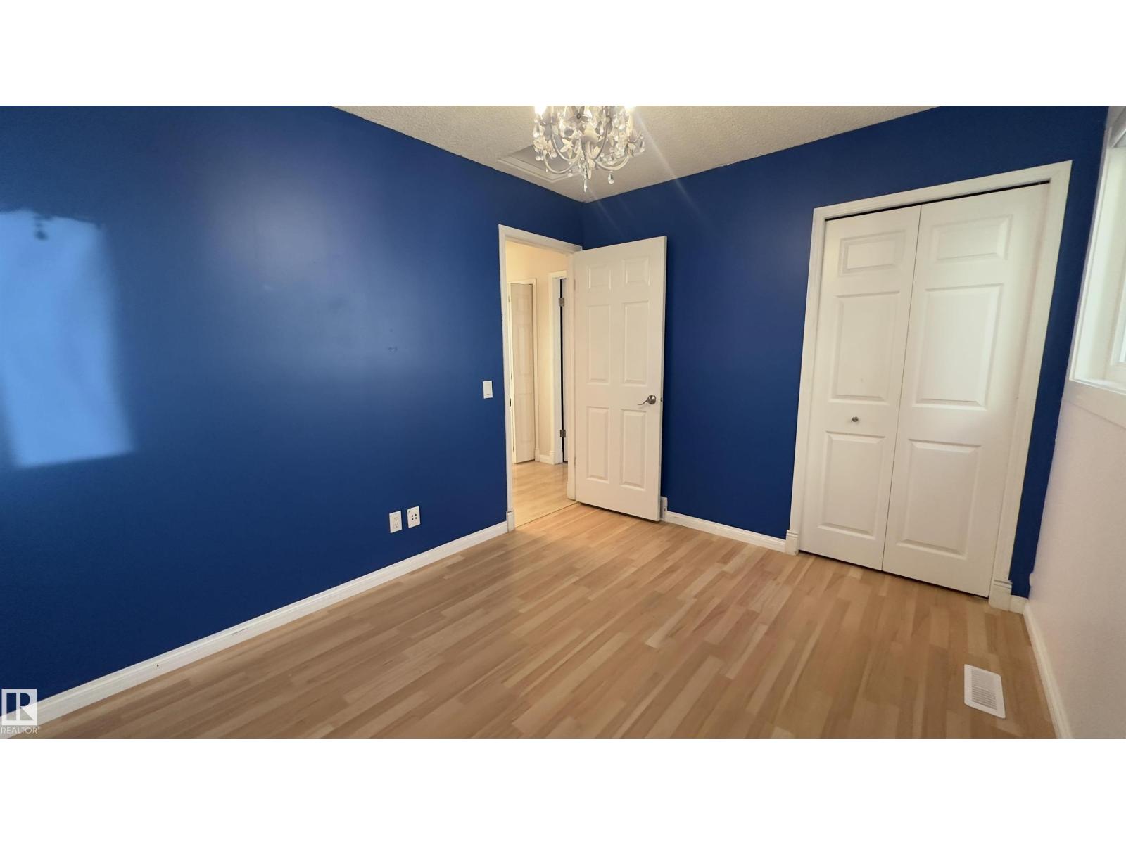 Single Family House Bi-level for Sale in   ST NW Edmonton 