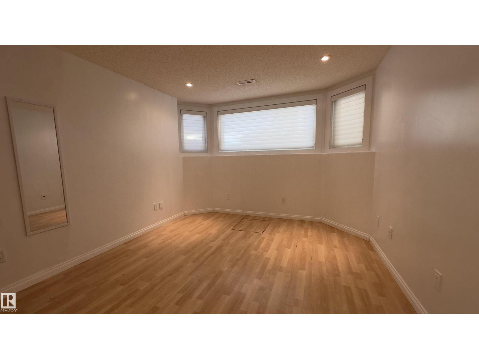 Single Family House Bi-level for Sale in   ST NW Edmonton 