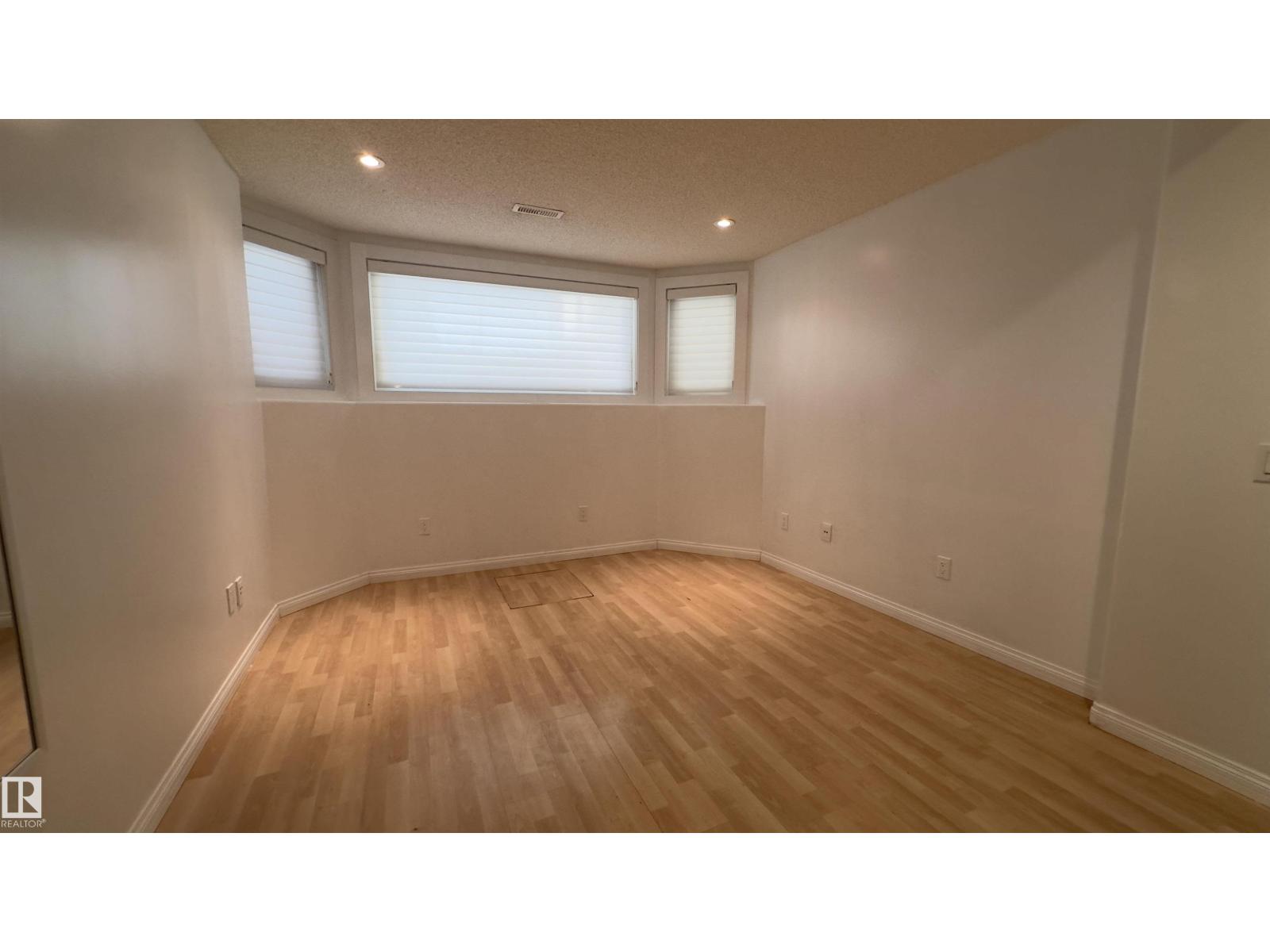 Single Family House Bi-level for Sale in   ST NW Edmonton 