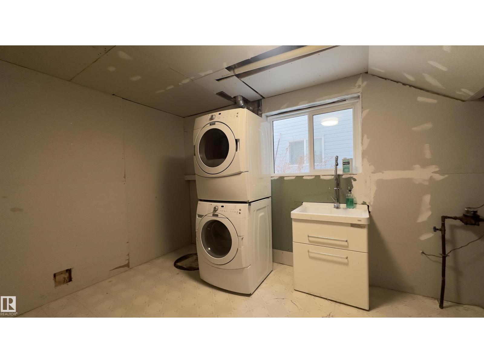 Single Family House Bi-level for Sale in   ST NW Edmonton 